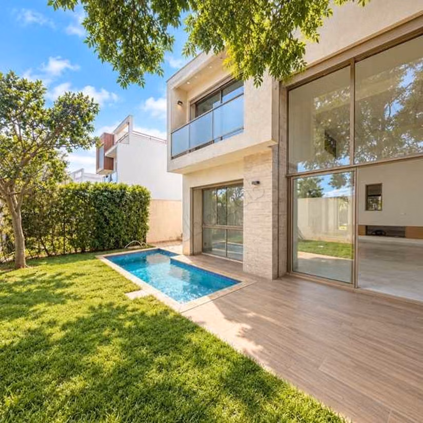 Villa à Louer de 296.0 m² à Dar Bouazza,
Tamaris1