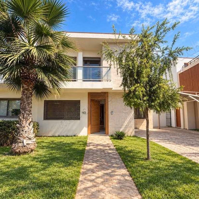 Villa à Louer de 296.0 m² à Dar Bouazza,
Tamaris1