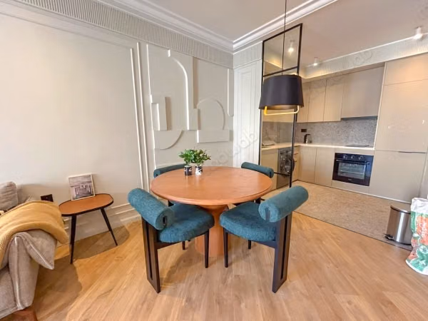Louez cet appartement à Racine. 
1 belle chambre. 
Bien meublé
