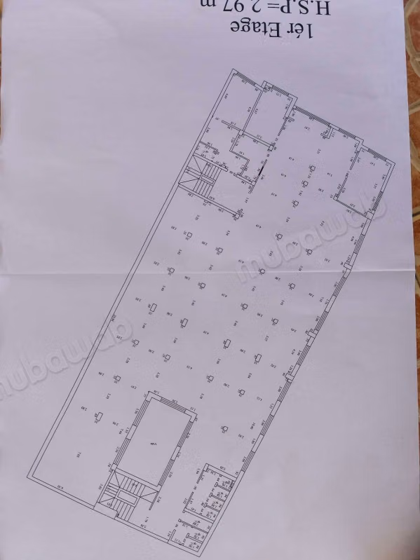 Local/plateau pour stockage.
Superficie 700 m²