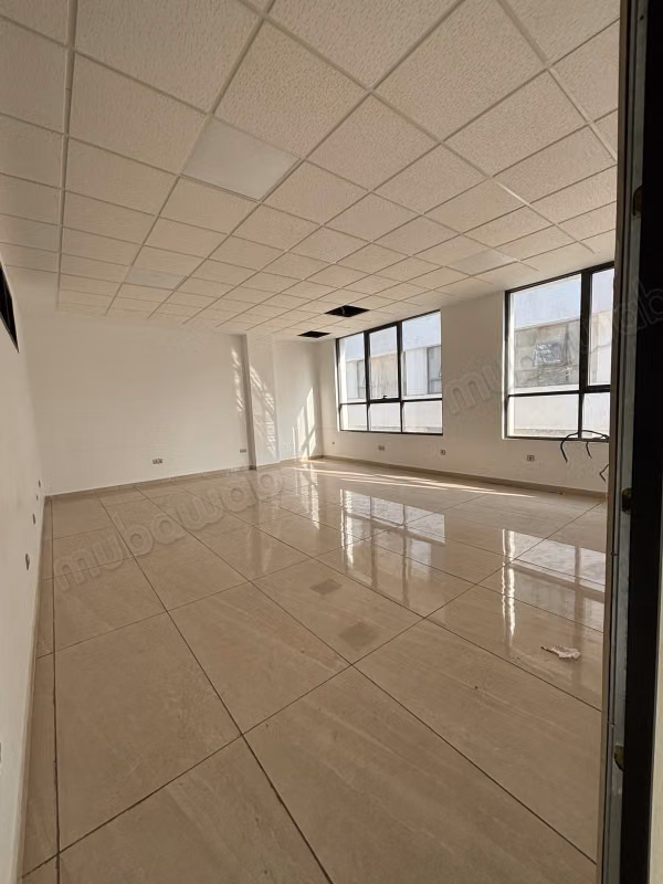 Vend bureaux à Sidi Maarouf.
Surface de 162 m².
Prestation de conciergerie