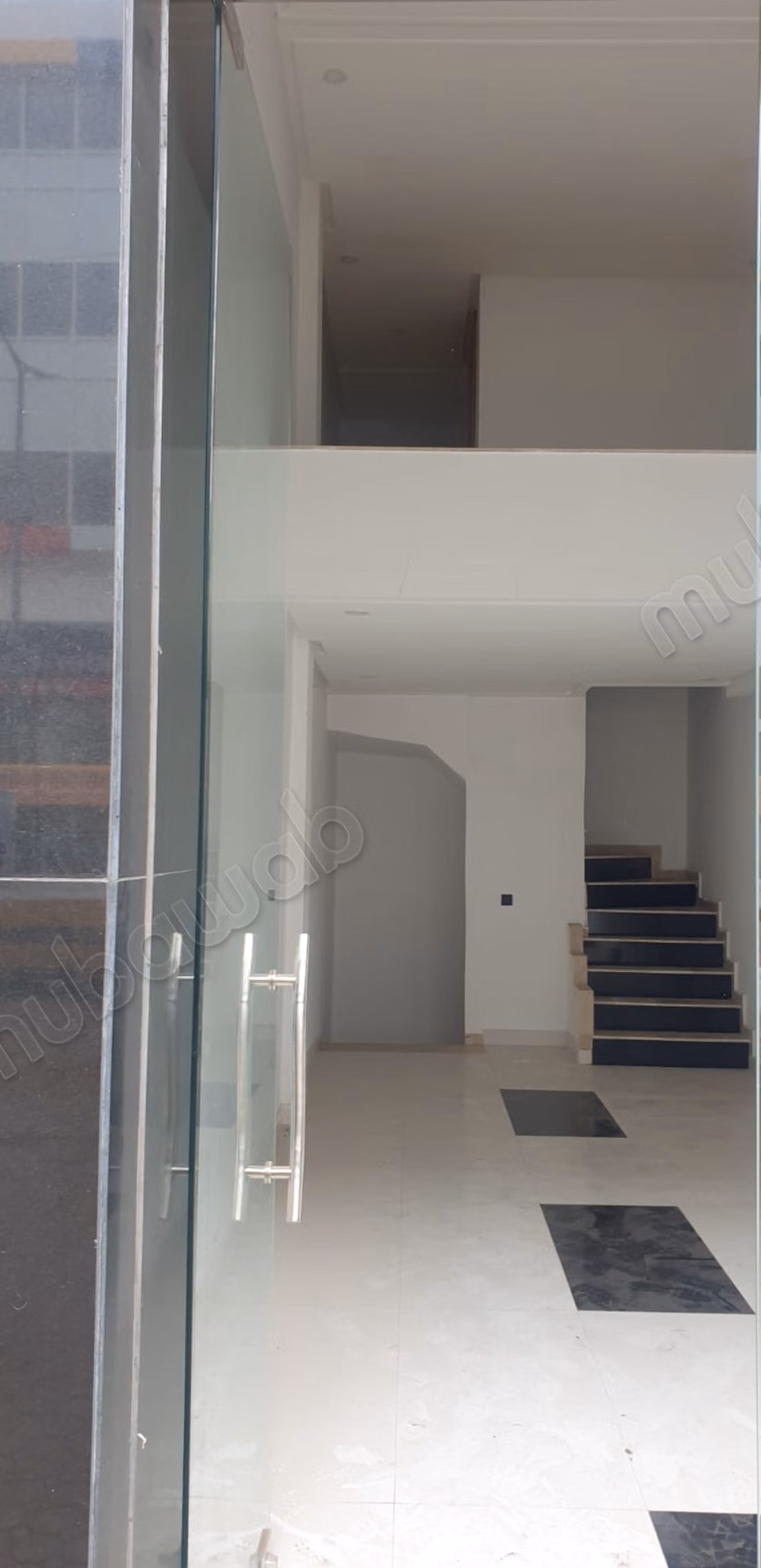 Local Commercial Premium 75 m2 
Franceville