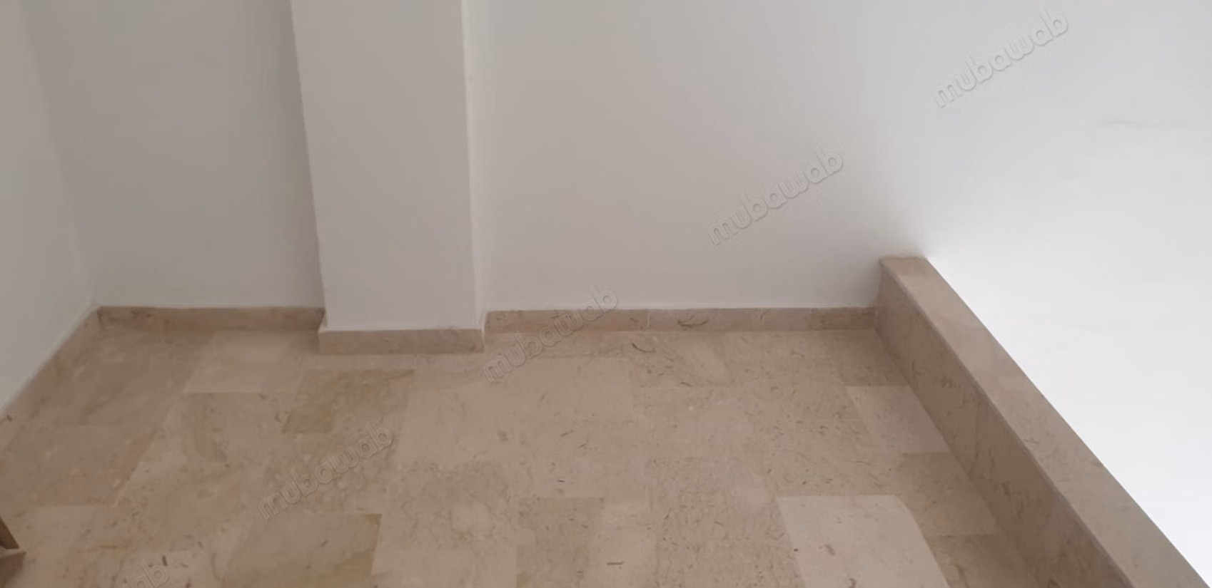 Local Commercial Premium 75 m2 
Franceville