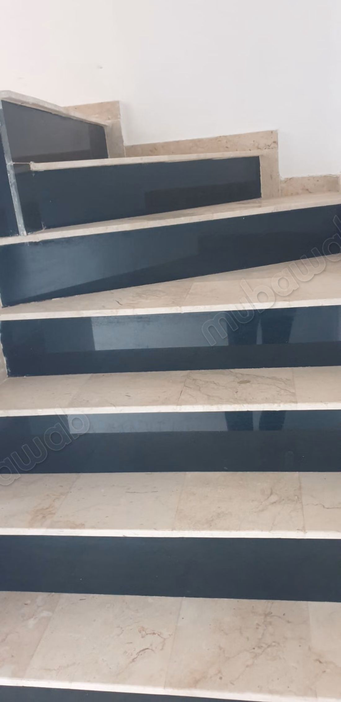 Local Commercial Premium 75 m2 
Franceville