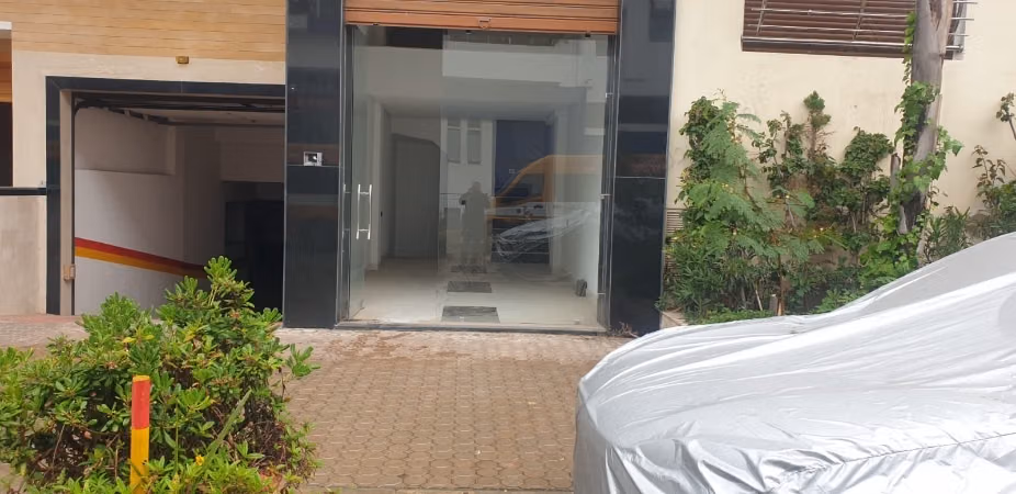 Local Commercial Premium 75 m2 
Franceville