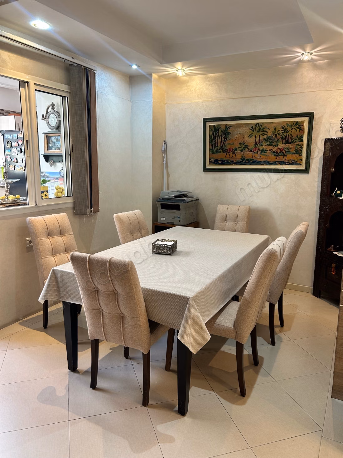 Bel appartement à vendre à Maârif Extension.
Superficie 320 m².
Ascenseur et terrasse