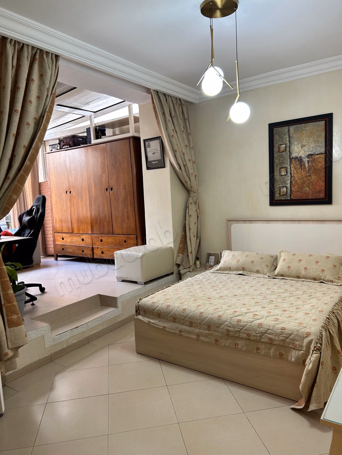 Bel appartement à vendre à Maârif Extension.
Superficie 320 m².
Ascenseur et terrasse