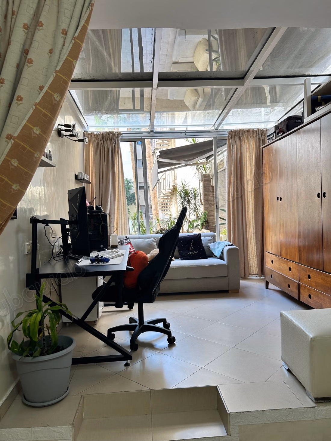 Bel appartement à vendre à Maârif Extension.
Superficie 320 m².
Ascenseur et terrasse