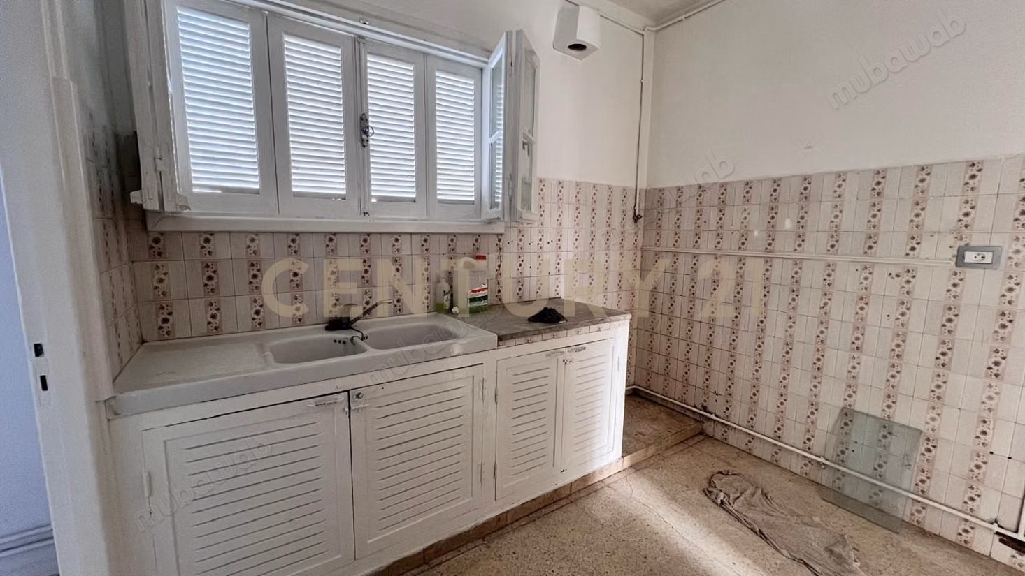 A vendre un S3 à rénover situé à El Menzah 7