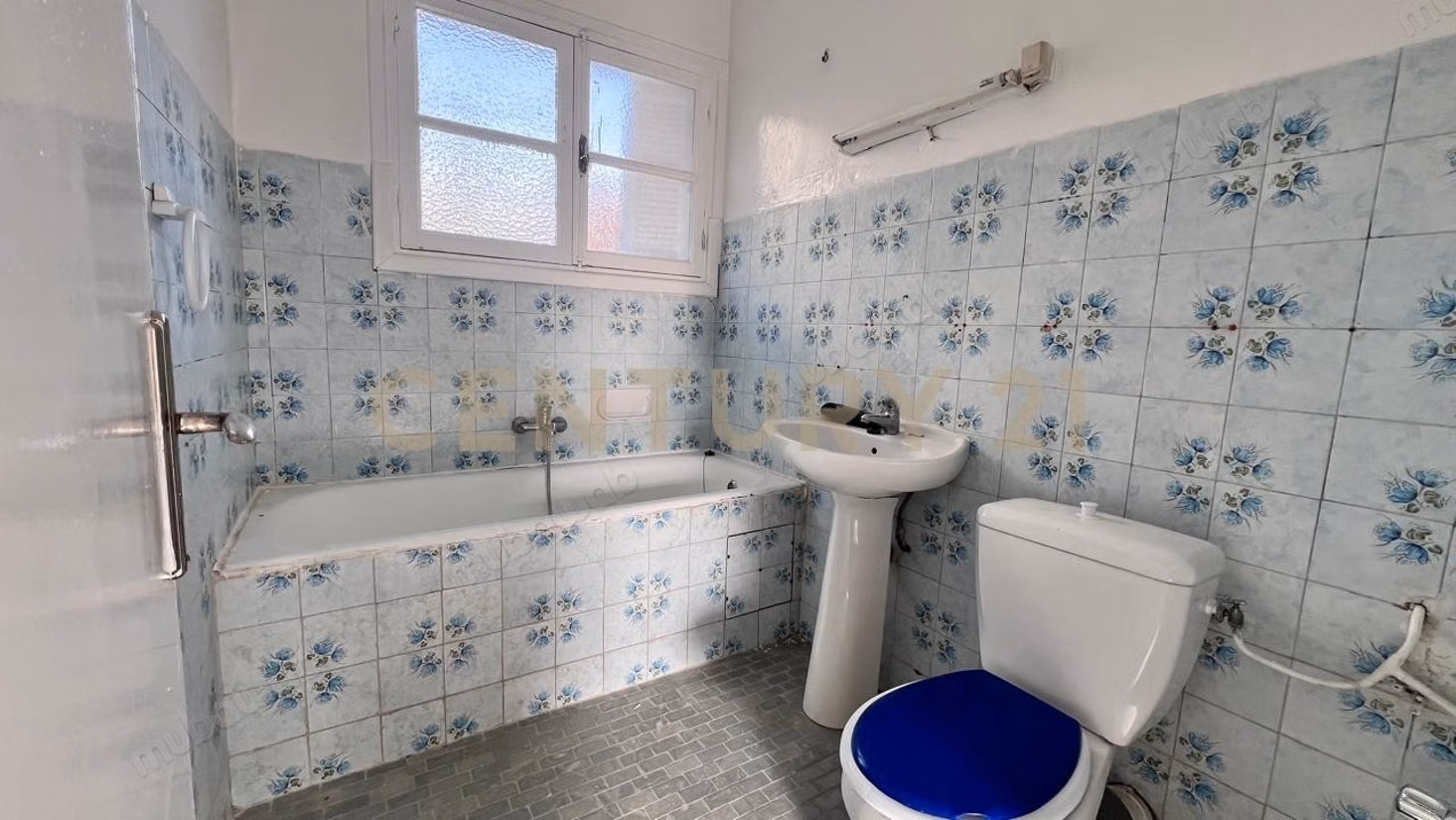 A vendre un S3 à rénover situé à El Menzah 7