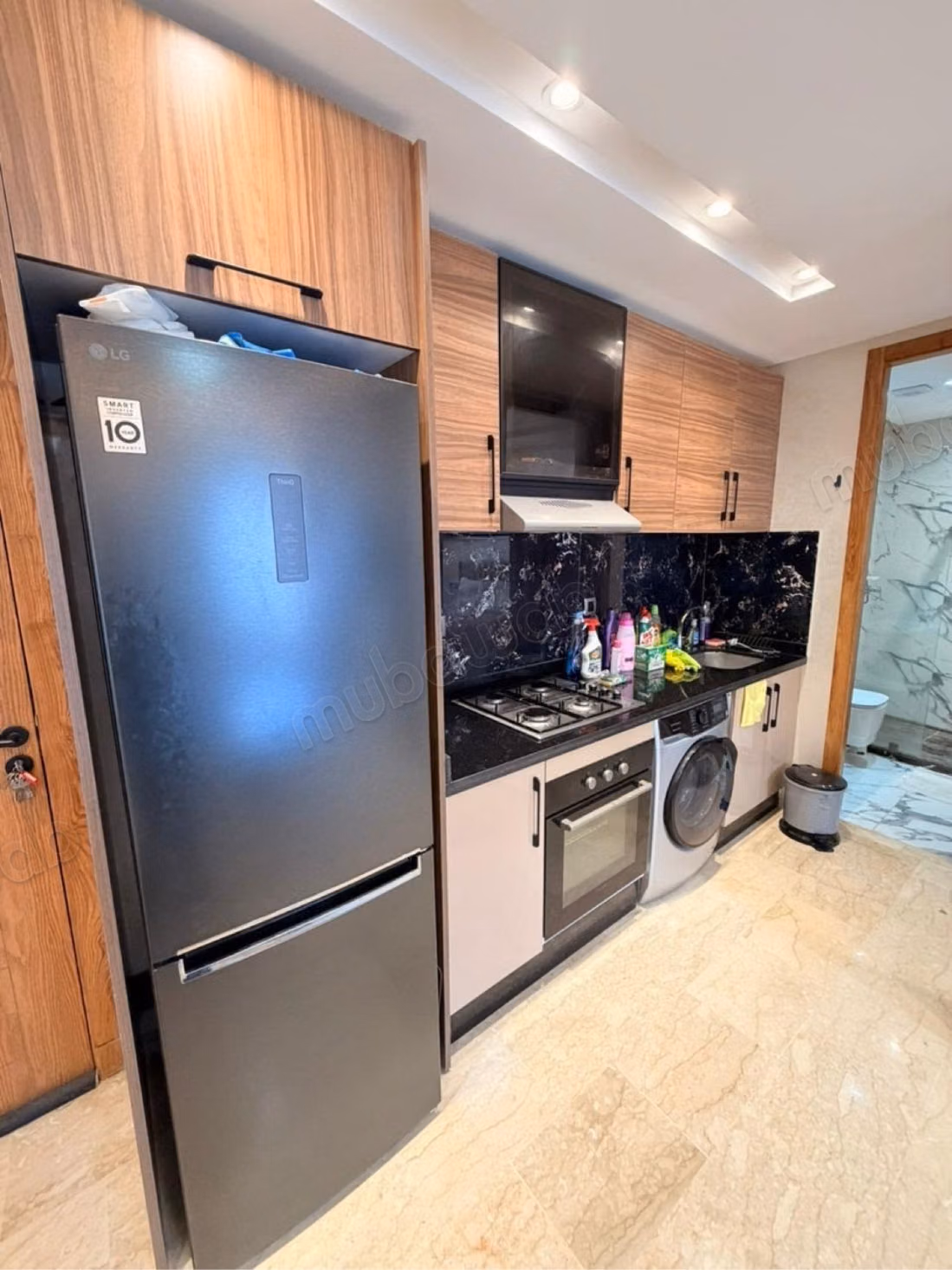 Appartement à louer à Les Hôpitaux. 
1 Pièce. 
Meublé