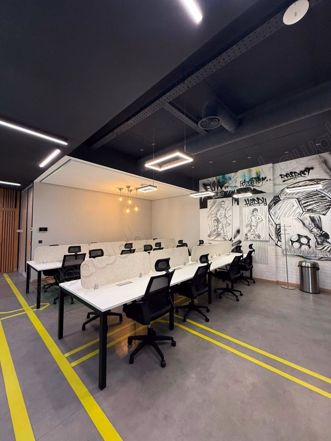 Bureau Neuf Meublé De 207 M² En Location Sur CFC