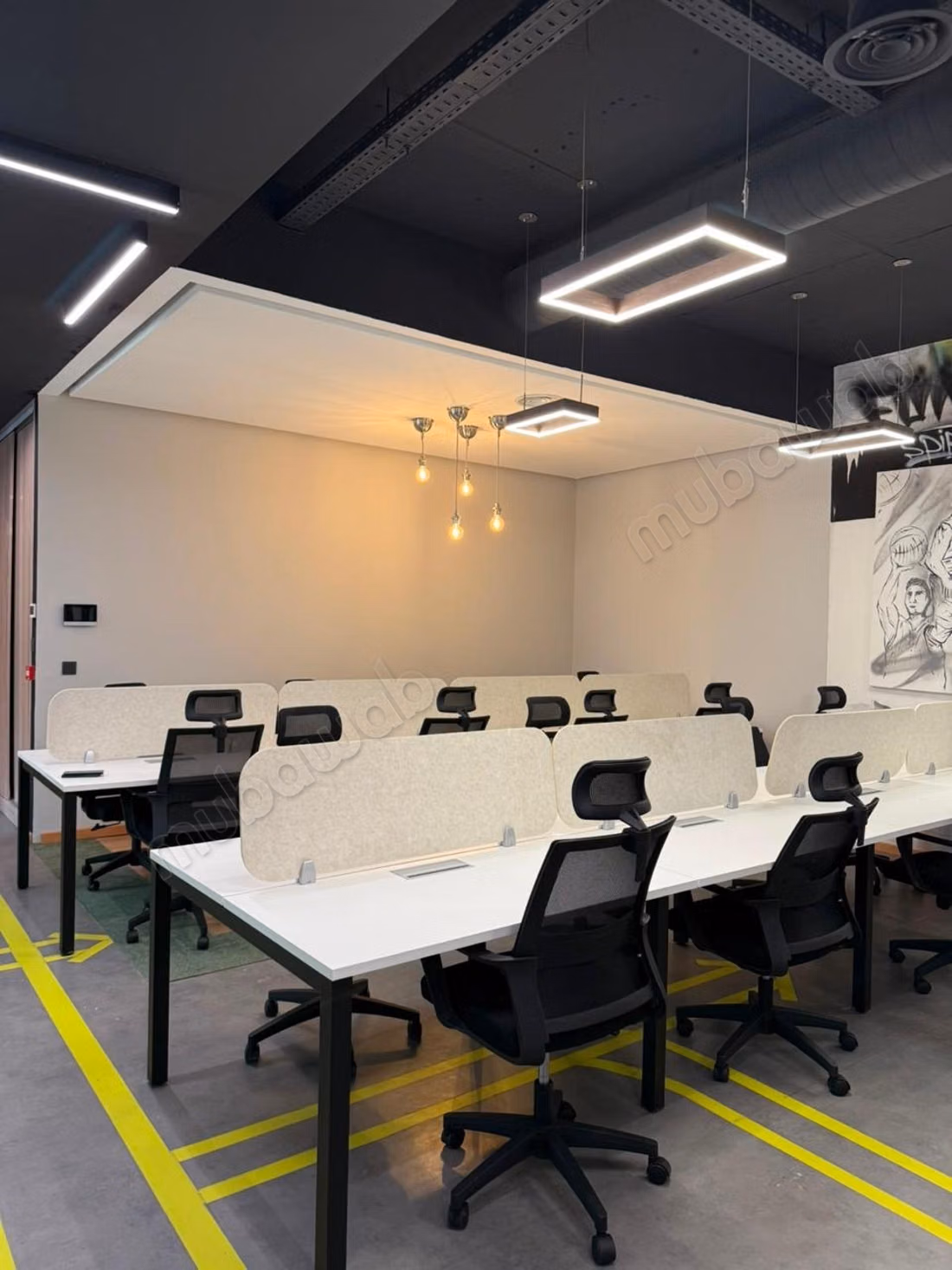 Bureau Neuf Meublé De 207 M² En Location Sur CFC