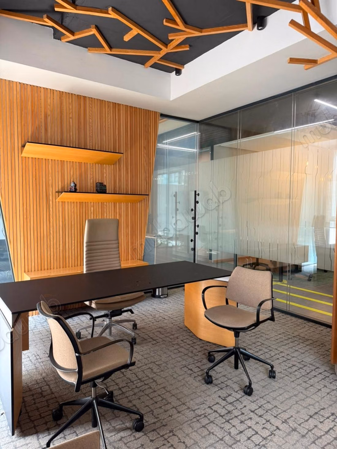 Bureau Neuf Meublé De 207 M² En Location Sur CFC
