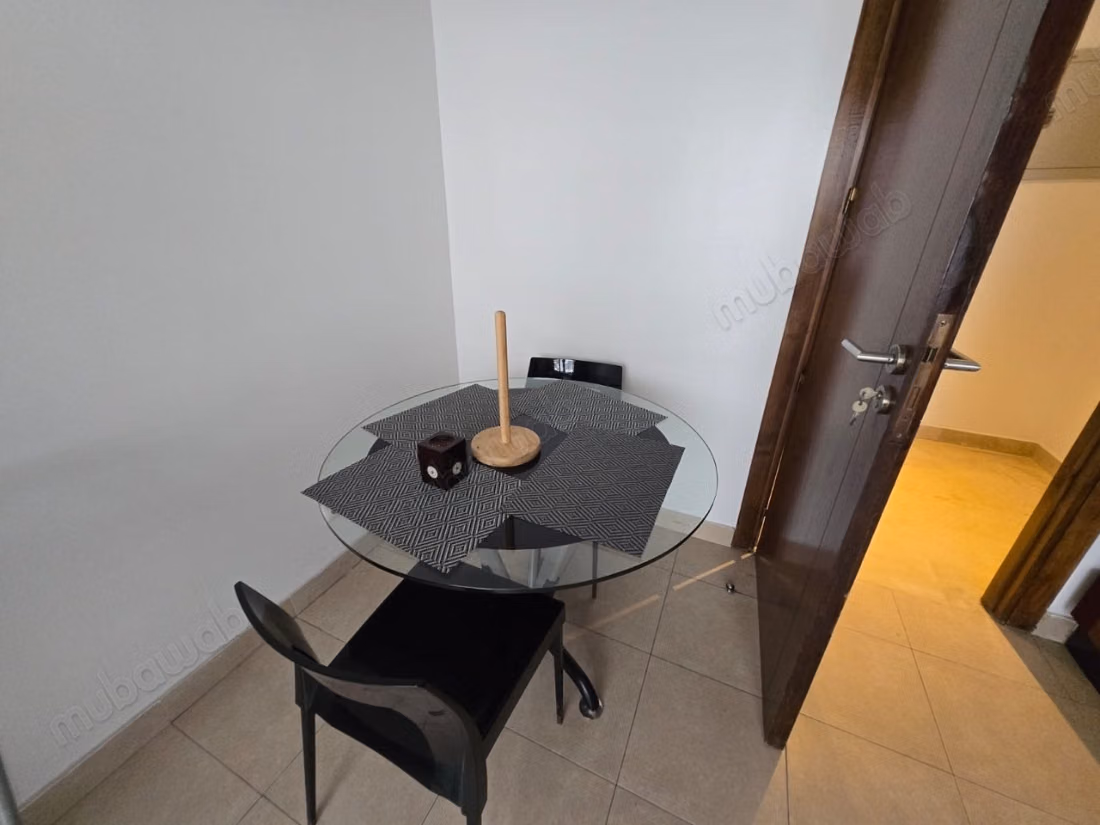 Zeer mooi gemeubileerd appartement te huur in Maârif Extension. 3 aangename kamers. Gemeubileerd
