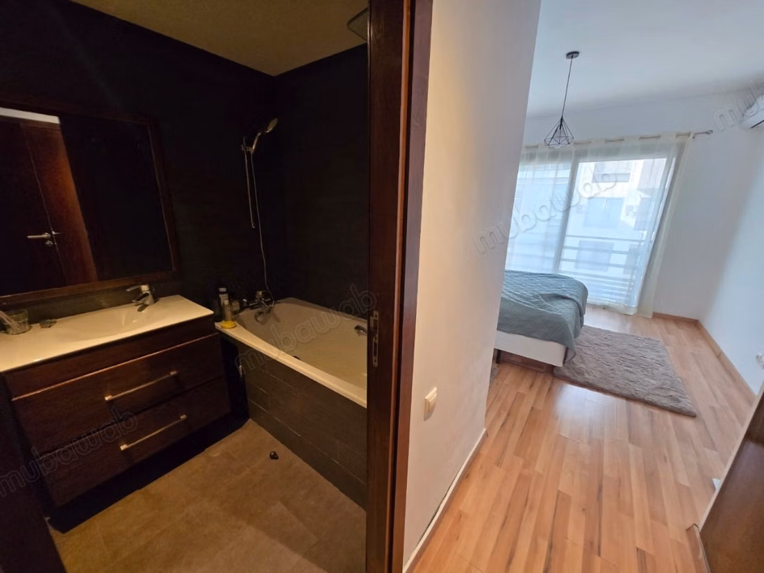Zeer mooi gemeubileerd appartement te huur in Maârif Extension. 3 aangename kamers. Gemeubileerd