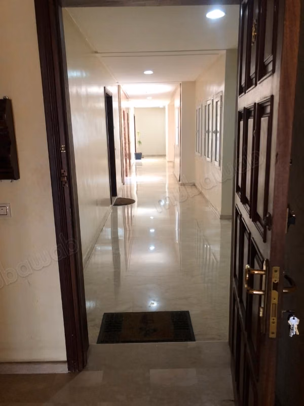 Bel appartement en location à Founti.
Superficie 185 m².
Avec ascenseur et terrasse