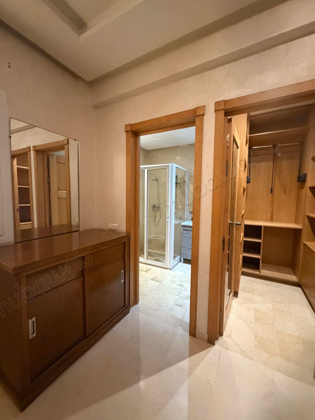 Bel appartement en location à Haut Founty. 
2 belles chambres. 
Meublé