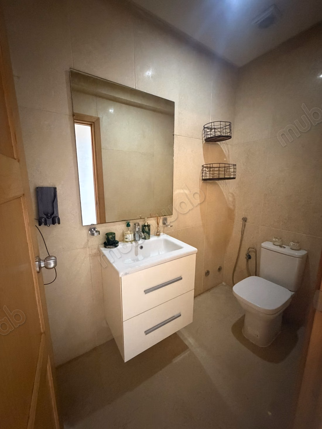 Bel appartement en location à Haut Founty. 
2 belles chambres. 
Meublé
