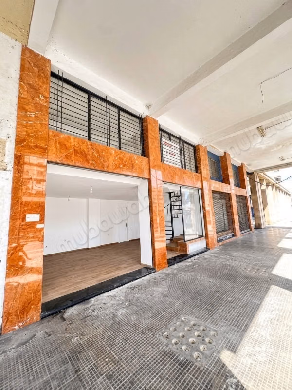 Vend local commercial en Centre Ville.
Surface totale 102 m².
Fenêtres double vitrage