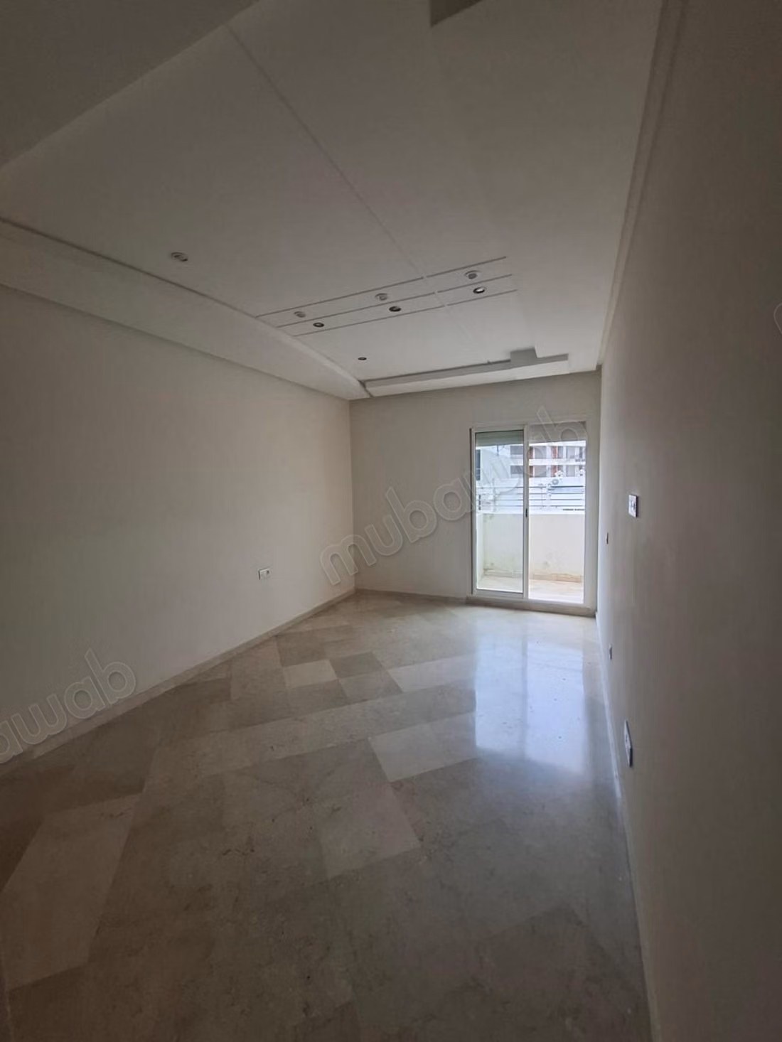 Appartement en location à Mozart. 
4 pièces confortables. 
Ascenseur et terrasse