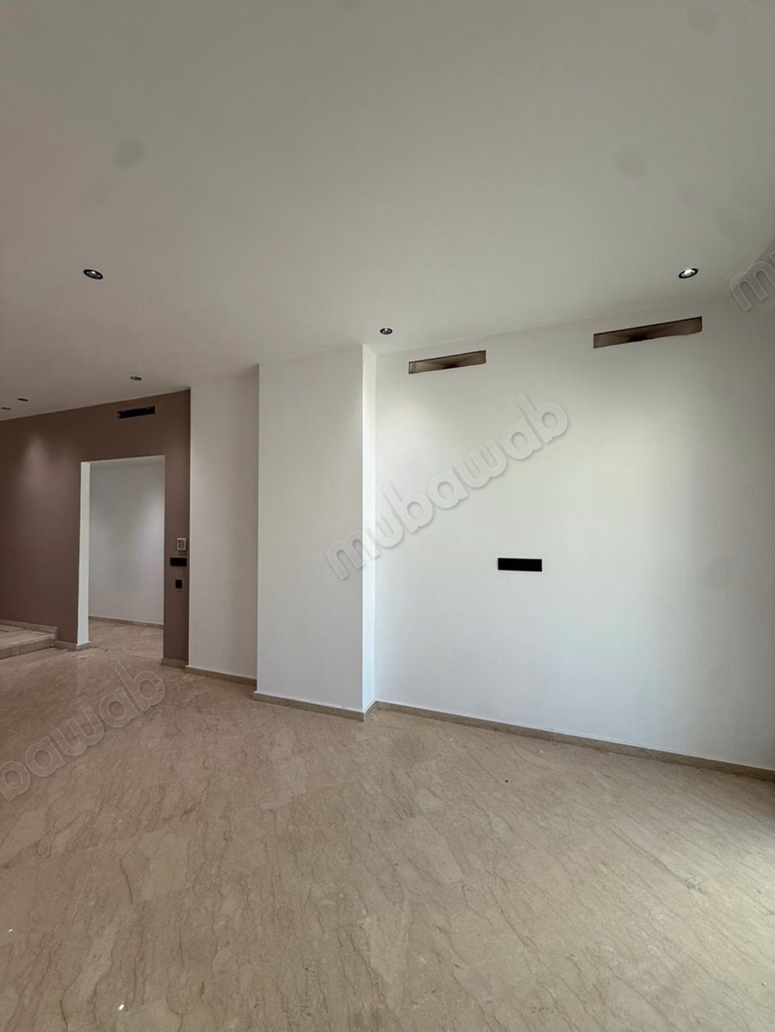 Appartement en location à Mozart. 
4 pièces confortables. 
Ascenseur et terrasse