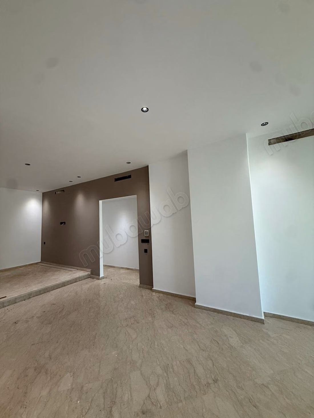 Appartement en location à Mozart. 
4 pièces confortables. 
Ascenseur et terrasse