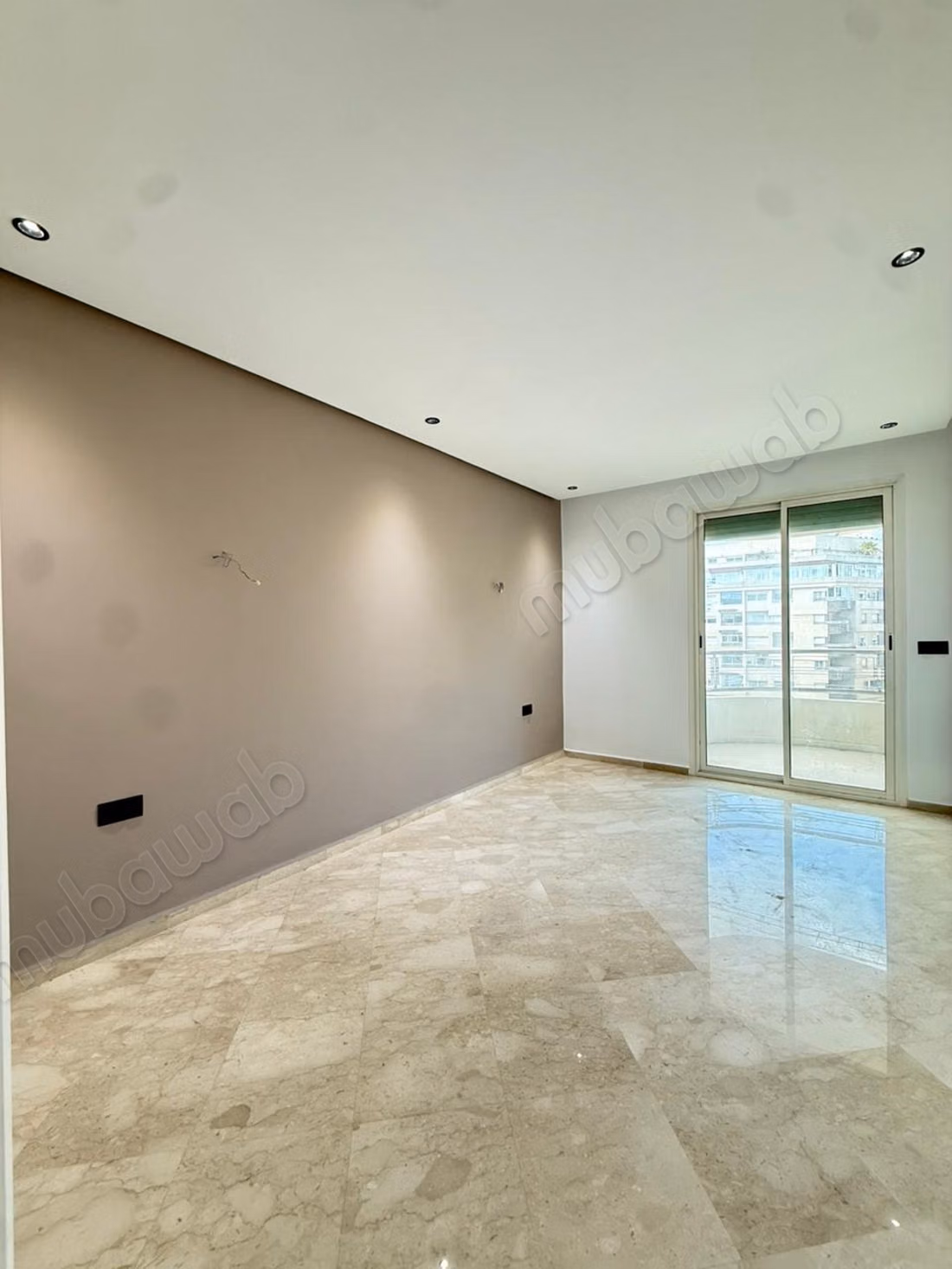 Appartement en location à Mozart. 
4 pièces confortables. 
Ascenseur et terrasse
