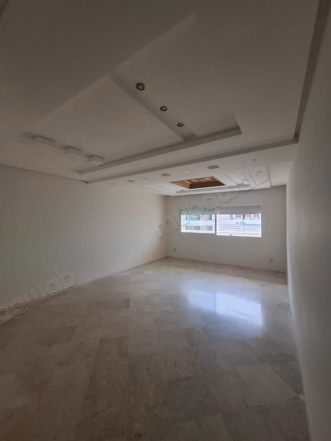 Appartement en location à Mozart. 
4 pièces confortables. 
Ascenseur et terrasse