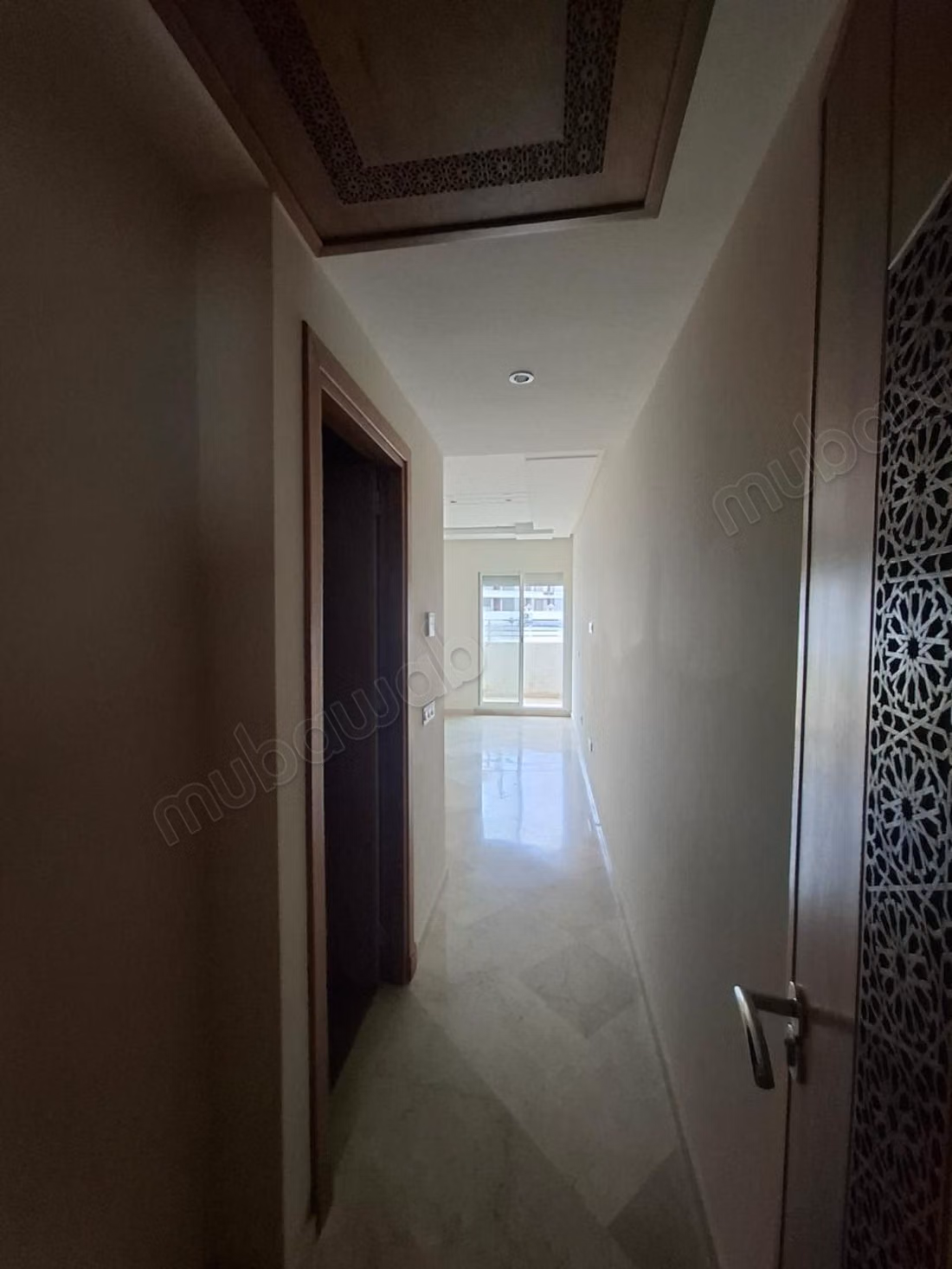 Appartement en location à Mozart. 
4 pièces confortables. 
Ascenseur et terrasse