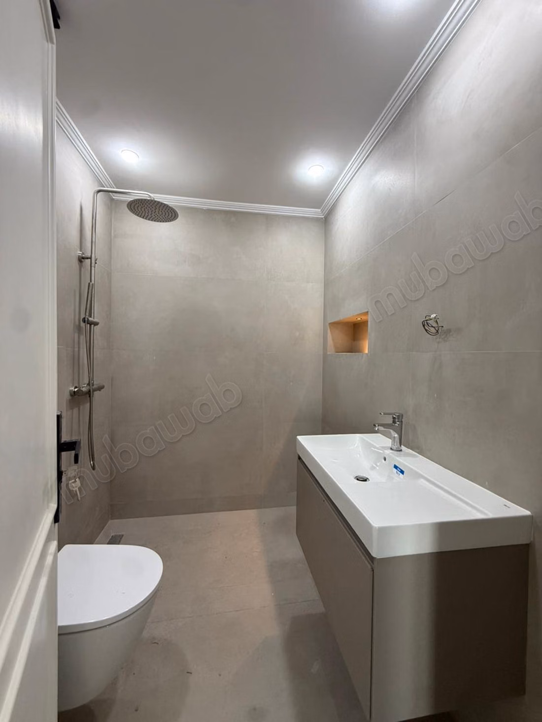 Appartement en location à Mozart. 
4 pièces confortables. 
Ascenseur et terrasse