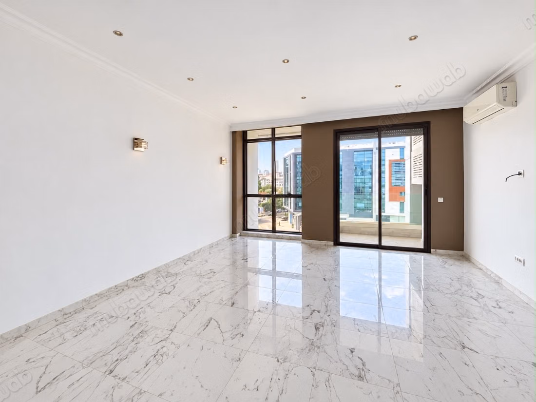 Piattaforma per ufficio 100m Oasis strada del Jadida