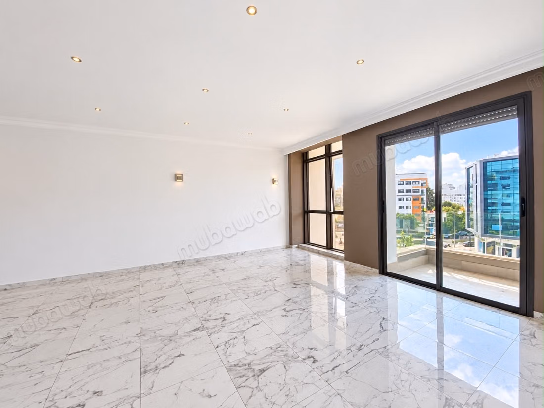 Piattaforma per ufficio 100m Oasis strada del Jadida
