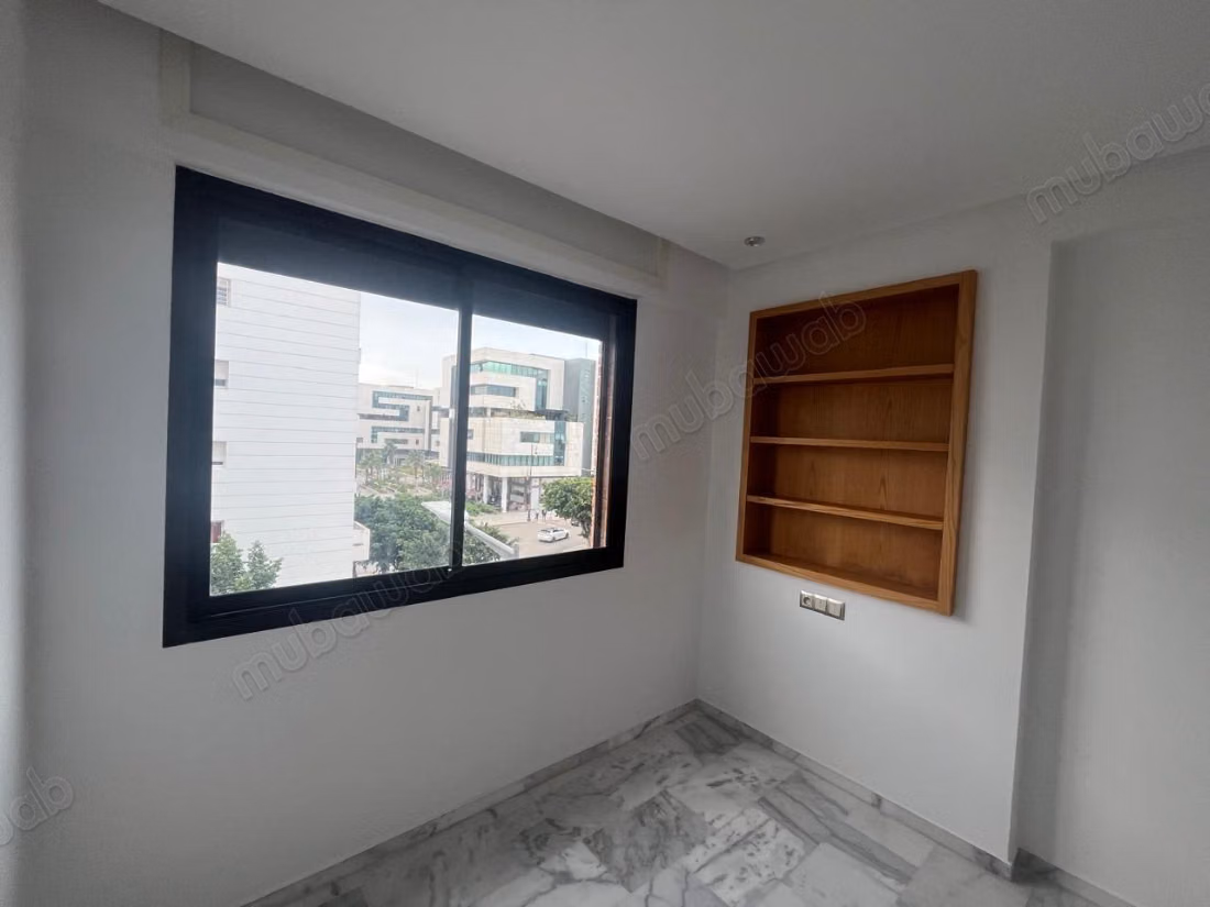 Louez cet appartement à Riyad. 5 pièces. Antenne parabolique, résidence sécurisée