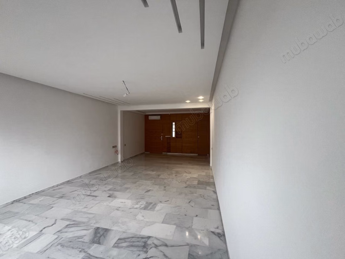 Louez cet appartement à Riyad. 5 pièces. Antenne parabolique, résidence sécurisée