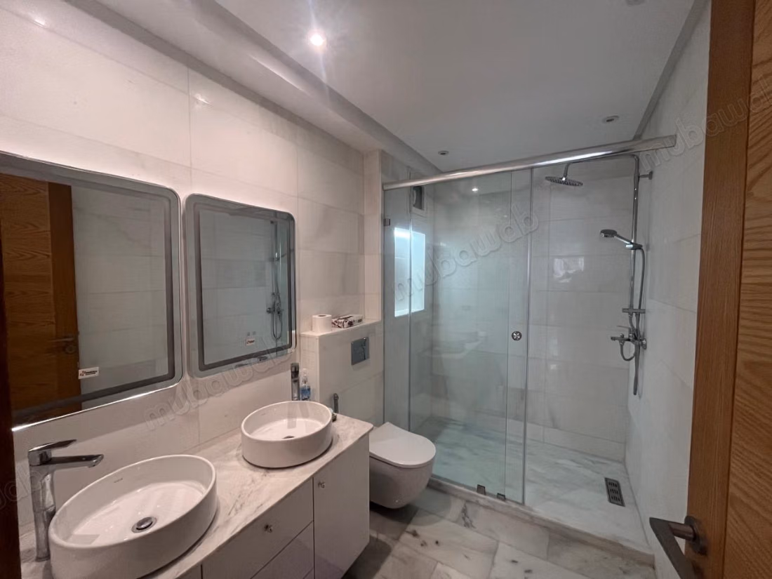 Louez cet appartement à Riyad. 5 pièces. Antenne parabolique, résidence sécurisée