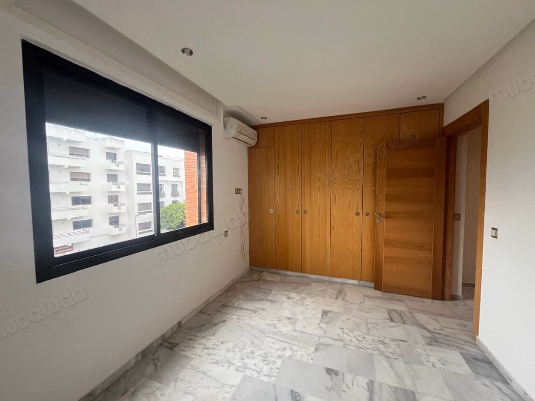 Louez cet appartement à Riyad. 5 pièces. Antenne parabolique, résidence sécurisée