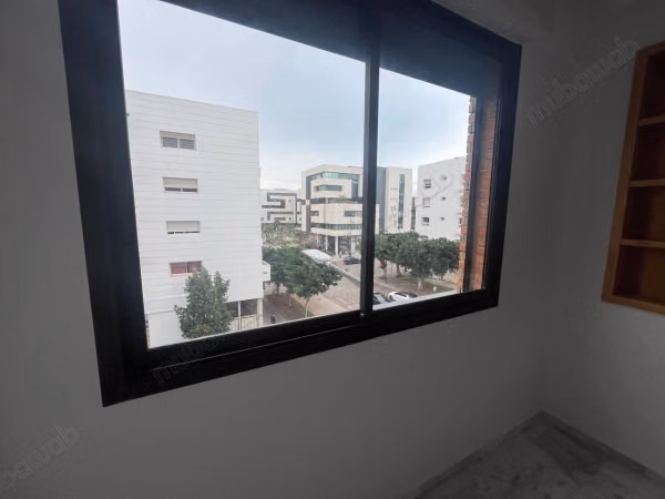 Rent this apartment in Riyad. 5 rooms. Satellite dish, secure residence
