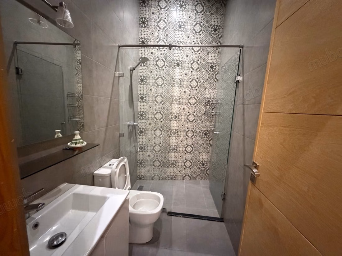 Appartement en location à Hay Targa.
Superficie 68m².
Meublé