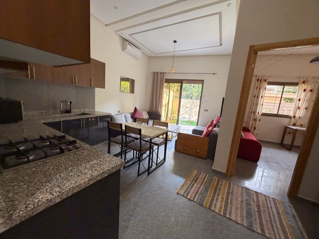 Appartement en location à Hay Targa.
Superficie 68m².
Meublé