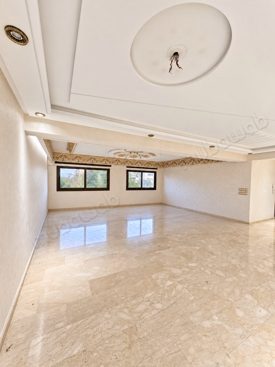 Verkoop van een mooi appartement in het Administratieve gebied. 2 mooie slaapkamers