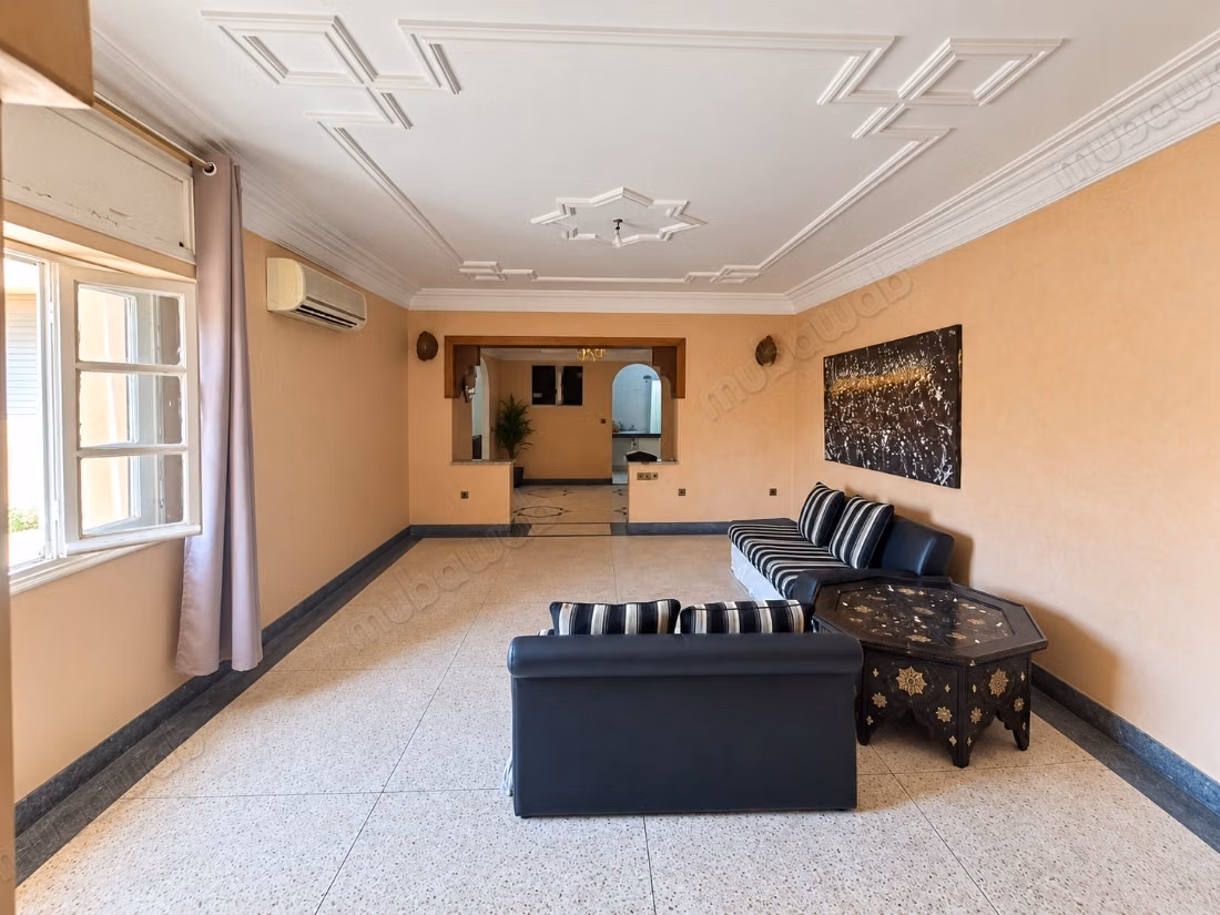 Beautiful Apartment with Space and Character, Well Located