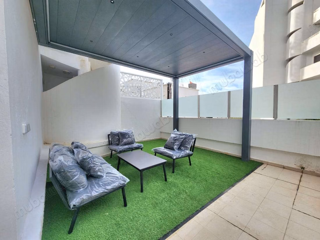 Studio meublé avec terrasse Neuf à Oasis
