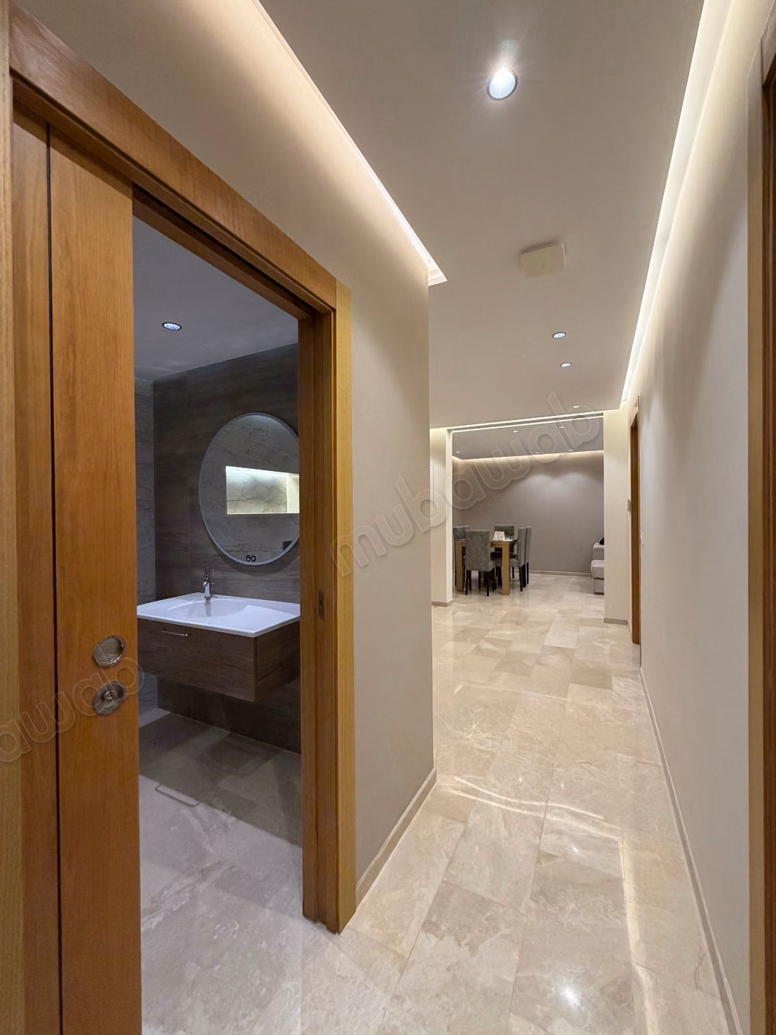 Appartement à louer dans le centre-ville de Tanger. 5 grandes chambres. Mobilier