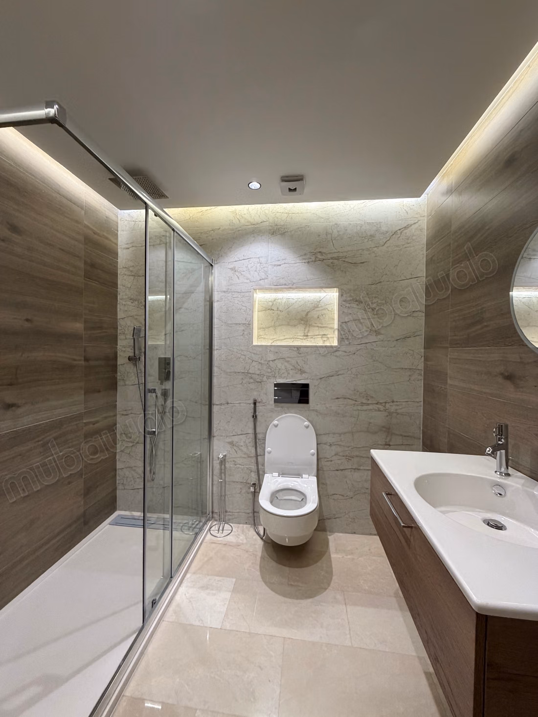 Appartement à louer dans le centre-ville de Tanger. 5 grandes chambres. Mobilier