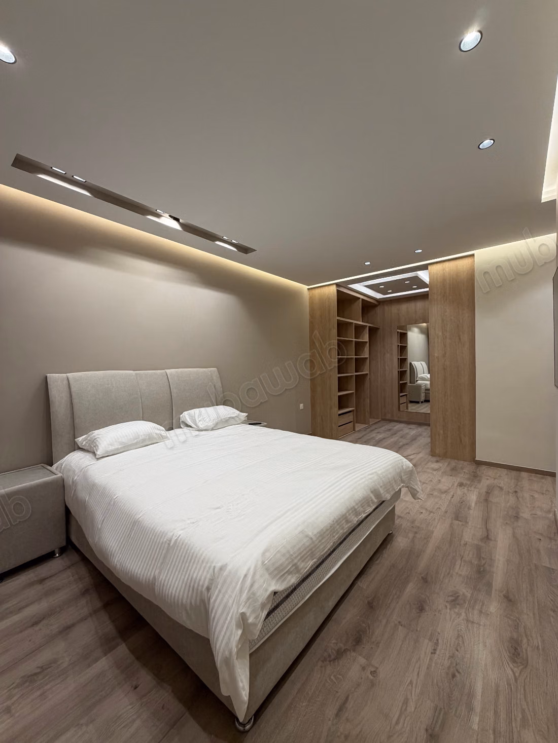 Appartement à louer dans le centre-ville de Tanger. 5 grandes chambres. Mobilier
