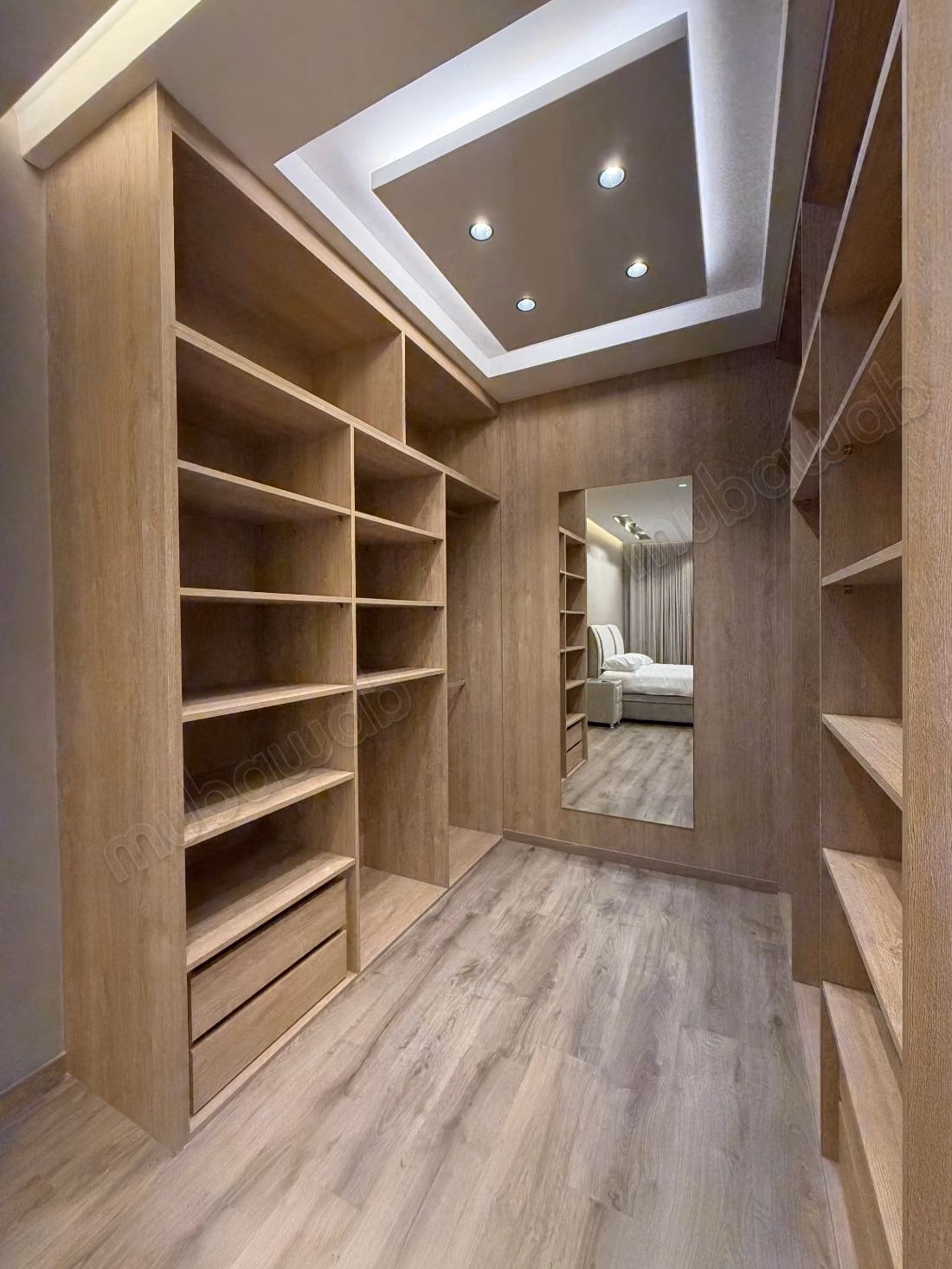 Appartement à louer dans le centre-ville de Tanger. 5 grandes chambres. Mobilier