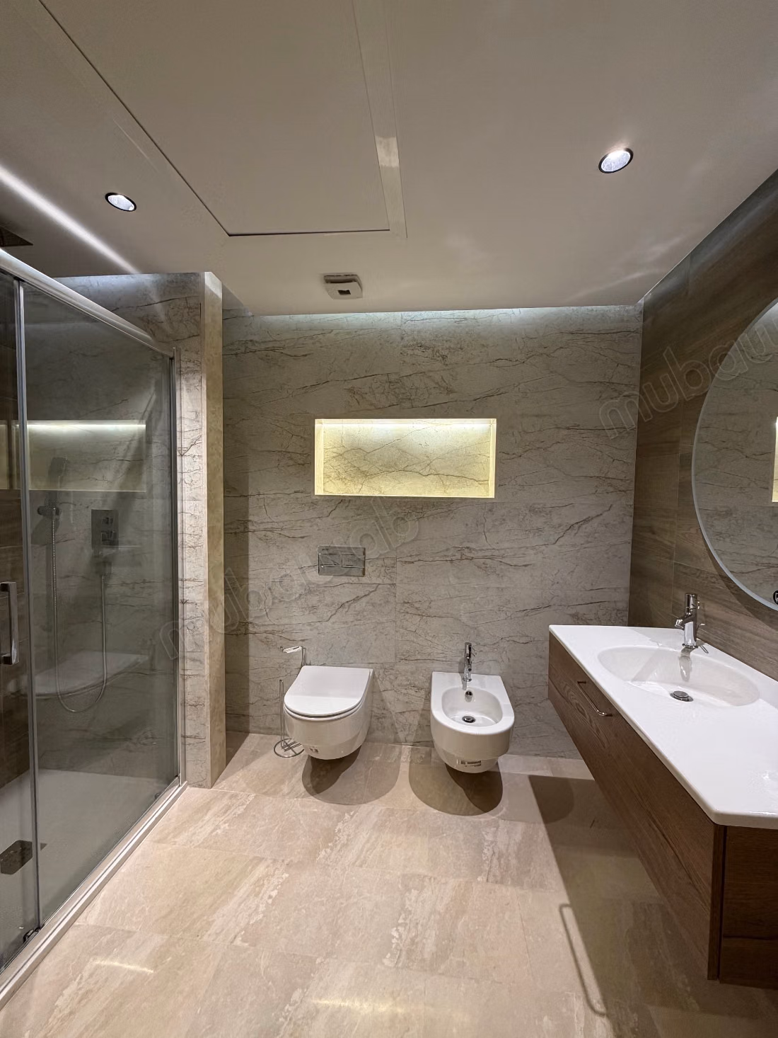 Appartement à louer dans le centre-ville de Tanger. 5 grandes chambres. Mobilier