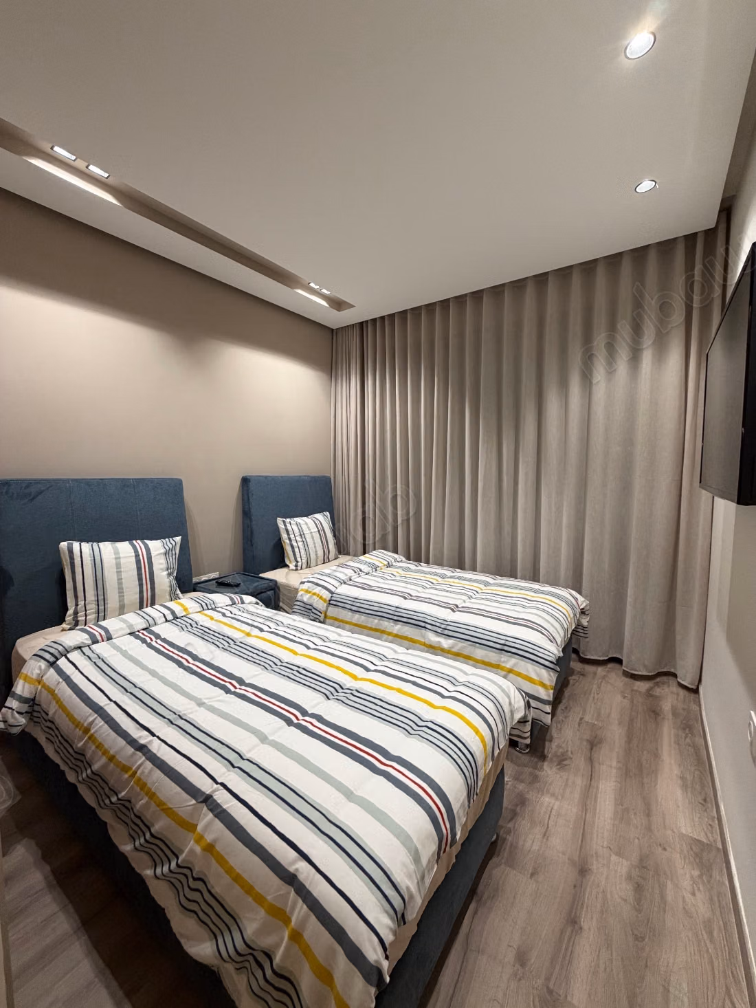 Appartement à louer dans le centre-ville de Tanger. 5 grandes chambres. Mobilier