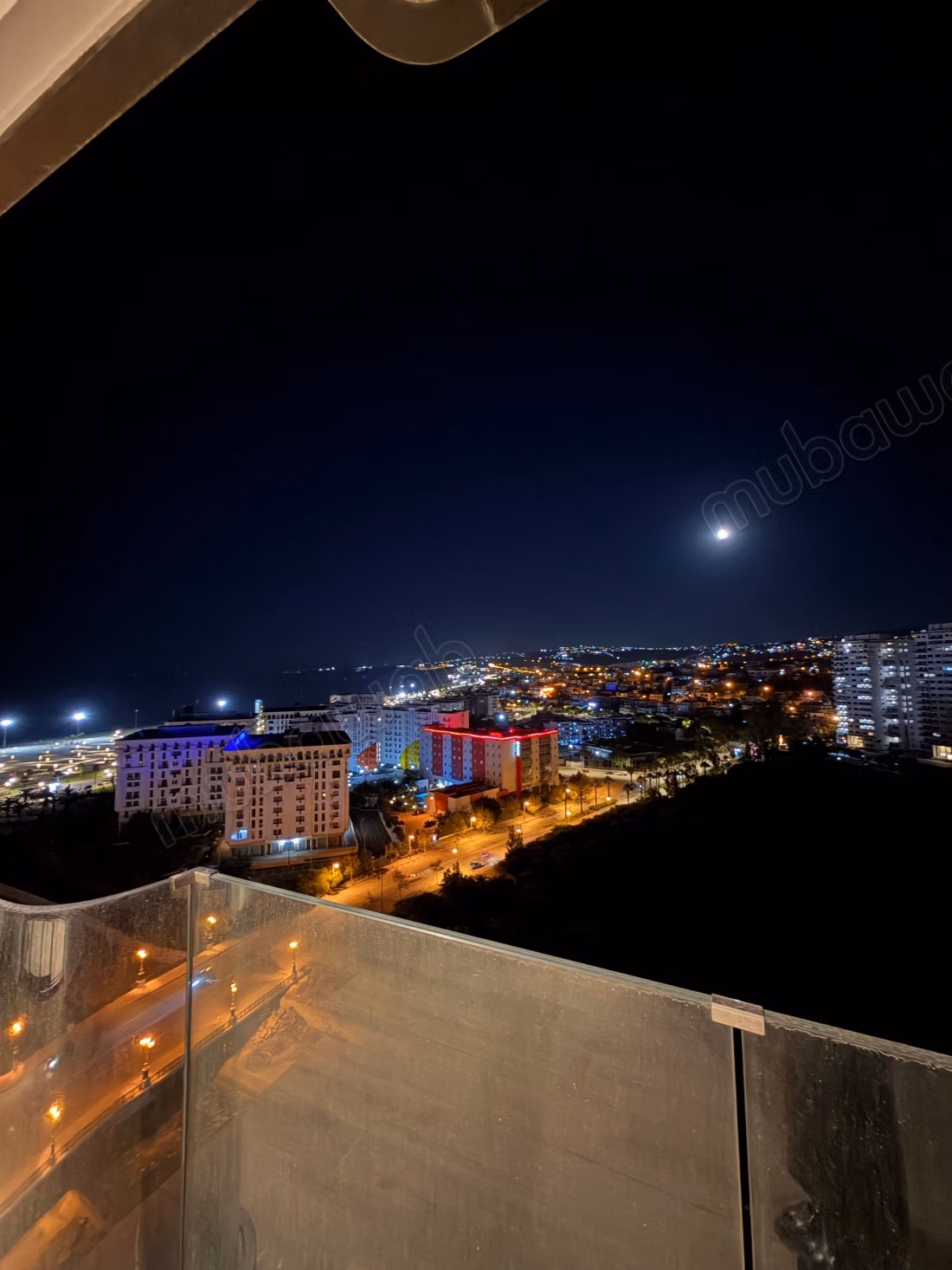 Appartement à louer dans le centre-ville de Tanger. 5 grandes chambres. Mobilier